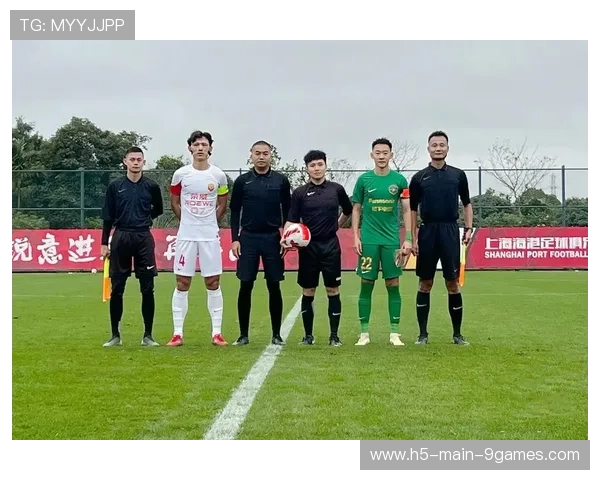 足球裁判委员会在判罚透明化上开展公众参与的评审与问答活动，足球裁判监督